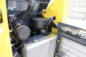 Моторный отсек мини-погрузчика GEHL SL 4640