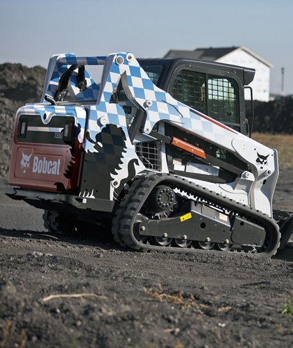 Мини-погрузчик Bobcat T590 в оригинальной расцветке 