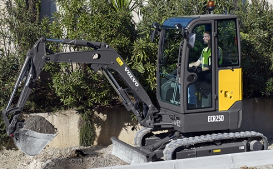 Мини-экскаватор Volvo ECR25D 