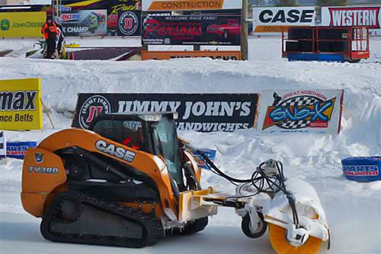 Мини-погрузчик Case на Чемпионате AMSOIL Мини-погрузчик Case на Чемпионате AMSOIL