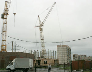 Падающий строительный кран