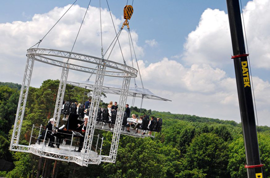 Небесный ресторан Dinner in the Sky
