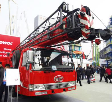 Компания Manitowoc выпускает две новые модели автокранов