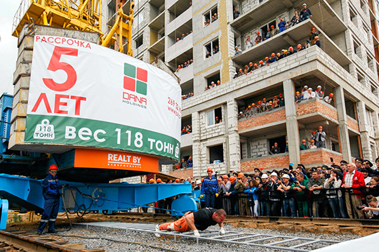 118-тонный рекорд. Белорус сдвинул башенный кран