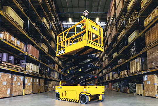 Одна из восьми новинок JCB - ножничный подъемник S2646E