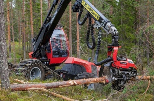 Лебедка Komatsu как эффективный инструмент лесозаготовки