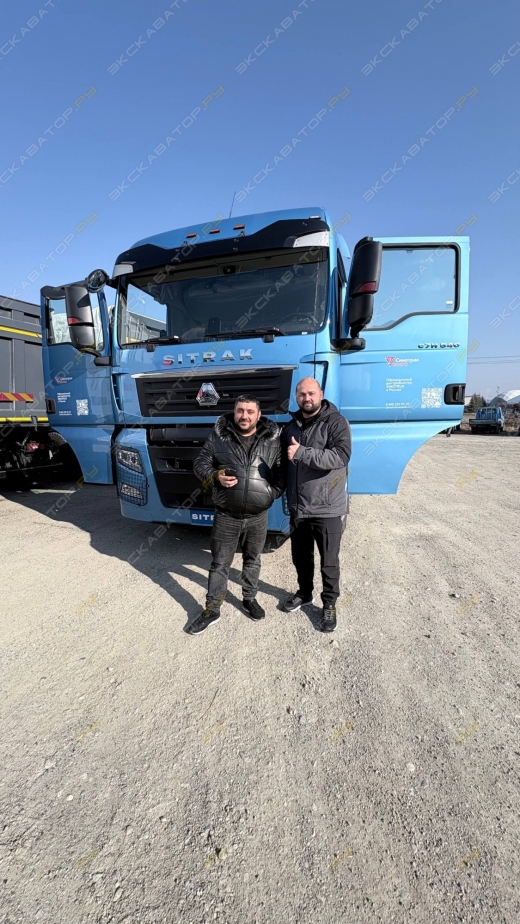 Передача самосвалов HOWO T5G 6x4 (2 ед.) и тягача SITRAK C7H клиентам