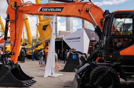 Городской универсал: разбираем колёсный экскаватор Develon DX190W