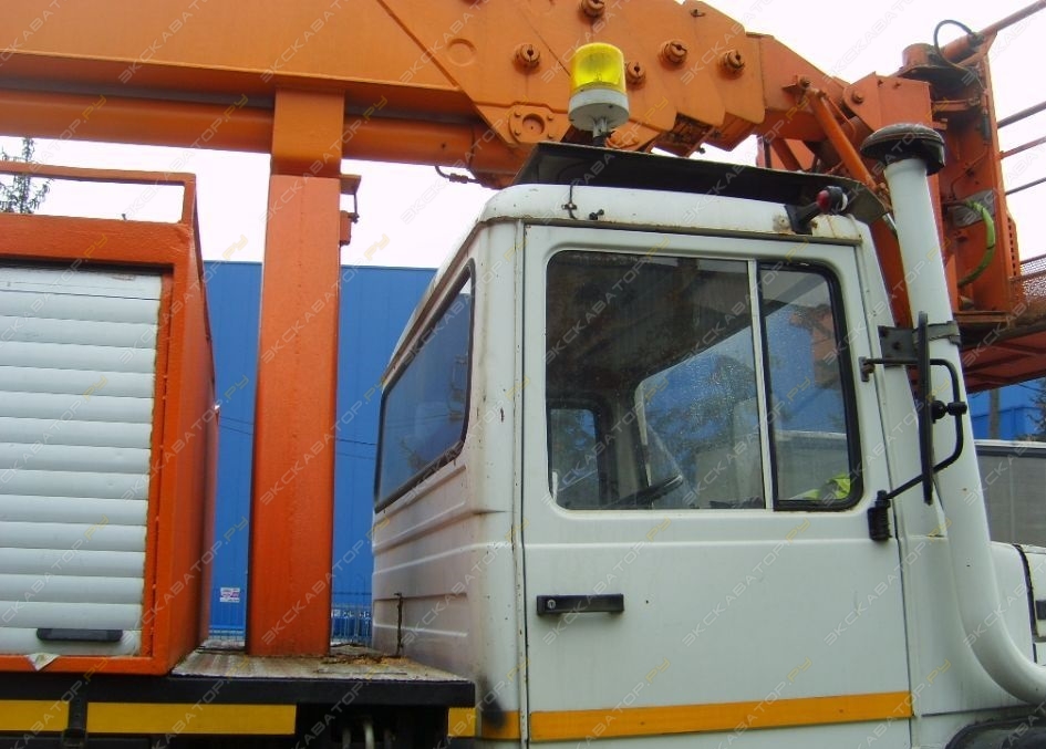 Iveco 330T [1]