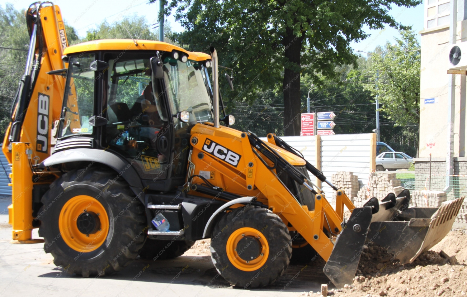 Работа экскаватора погрузчика jcb. Экскаватор-погрузчик JCB 3сх. Погрузчик JCB 3сх. Трактор JCB 3 СХ. JCB 3cx super.