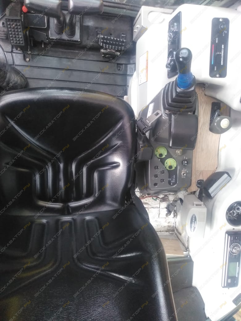 Yanmar VIO55-5 Cabin [14]