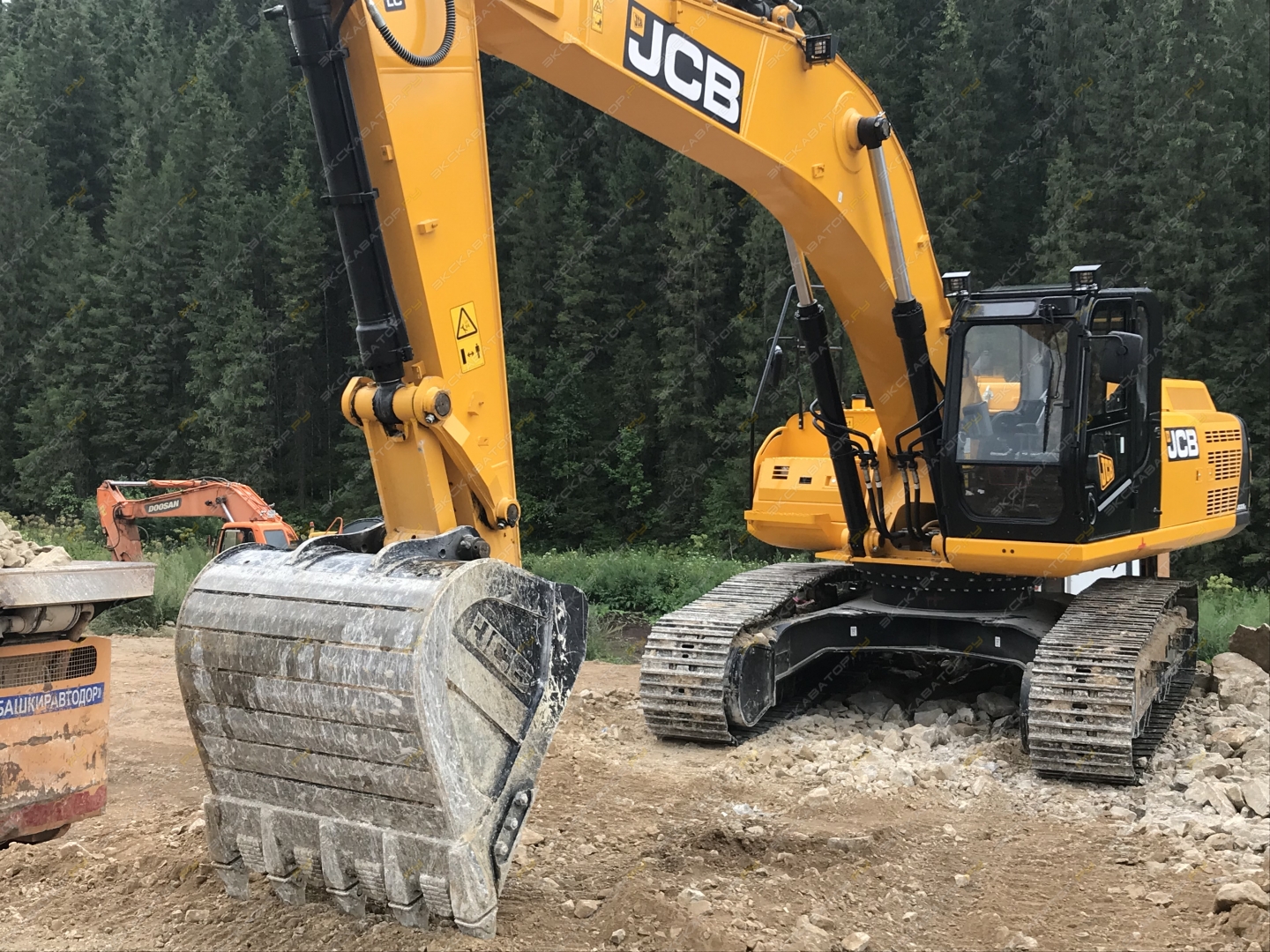 JCB JS 305LC [1]