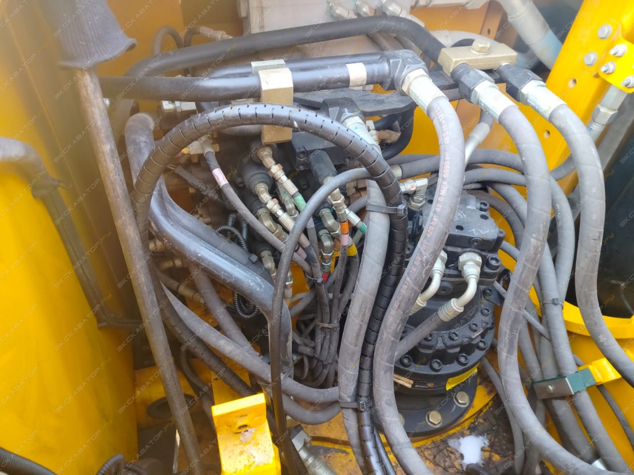 JCB JS 305LC [2]