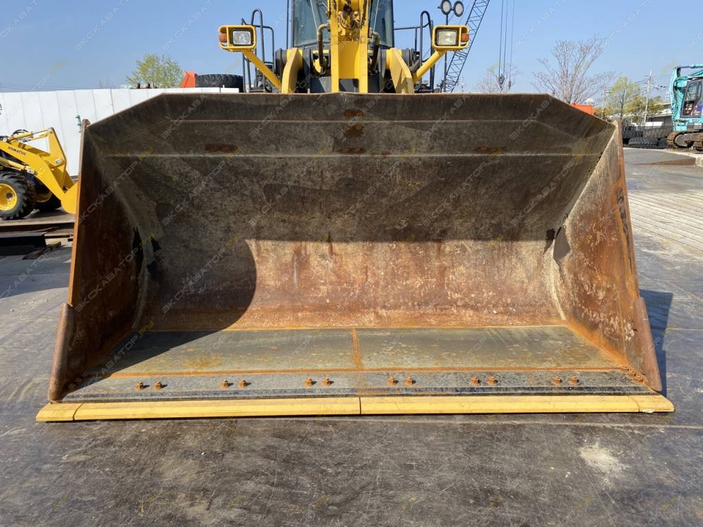 Komatsu WA500-6 [23]