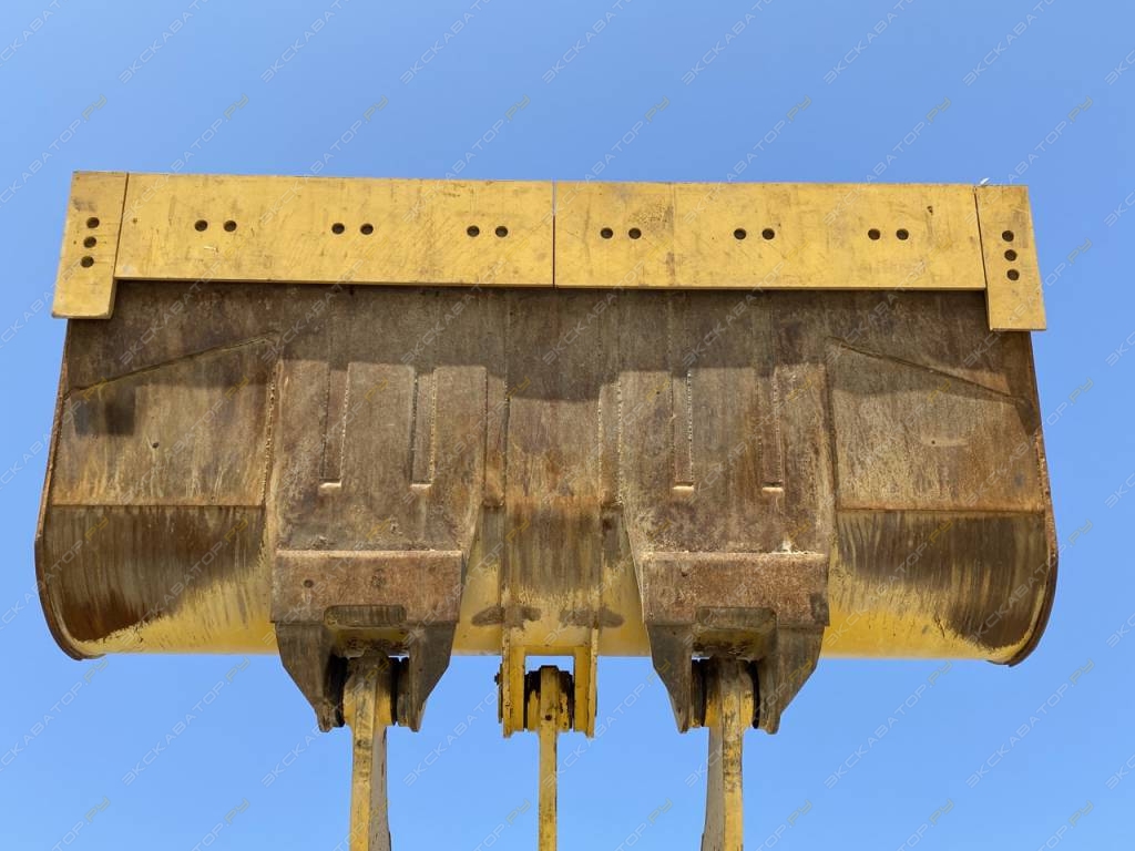 Komatsu WA500-6 [26]