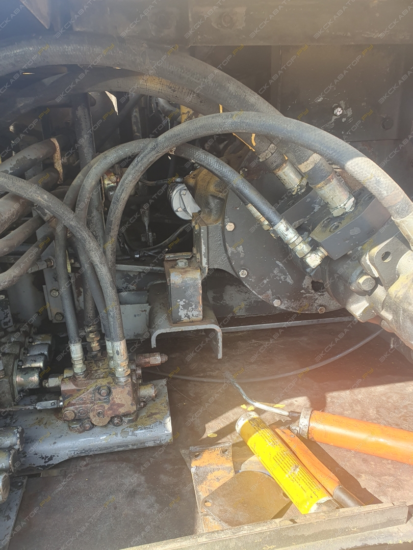 Hitachi UH045-7 [6]