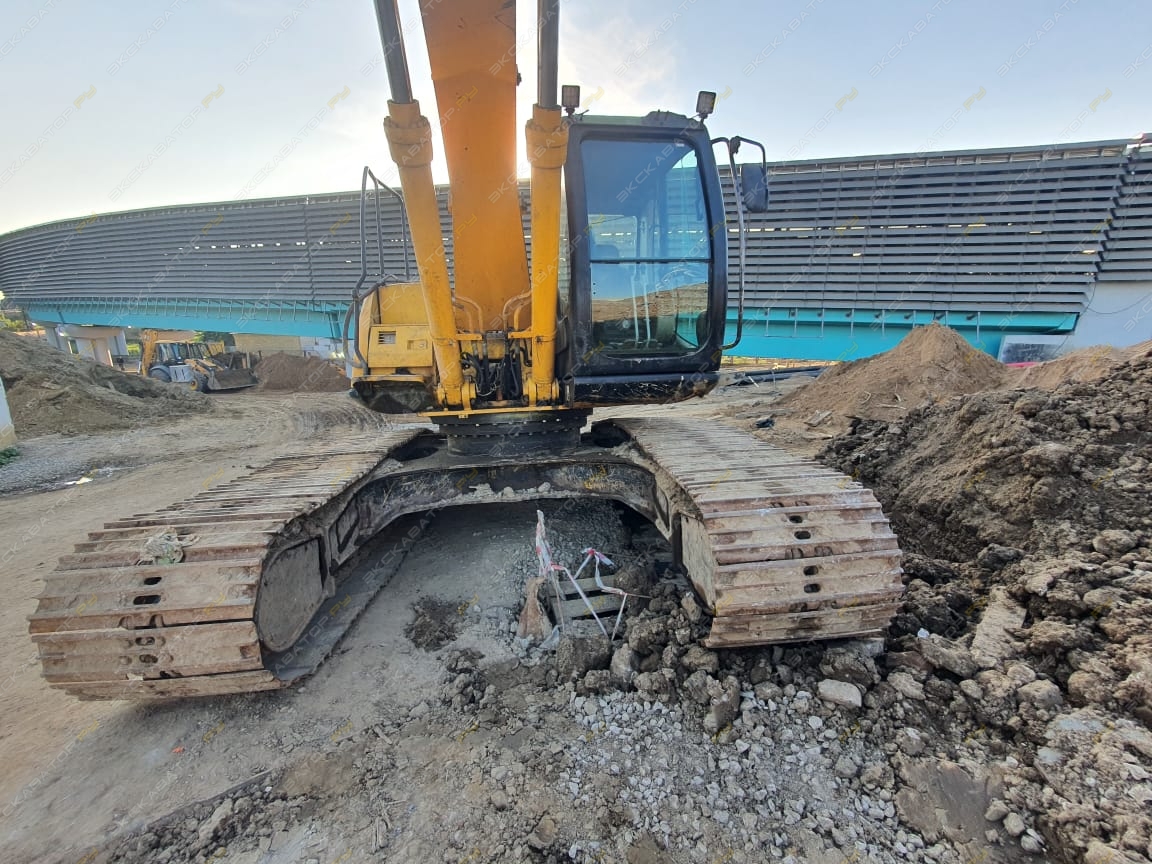 JCB JS 260LC [5]