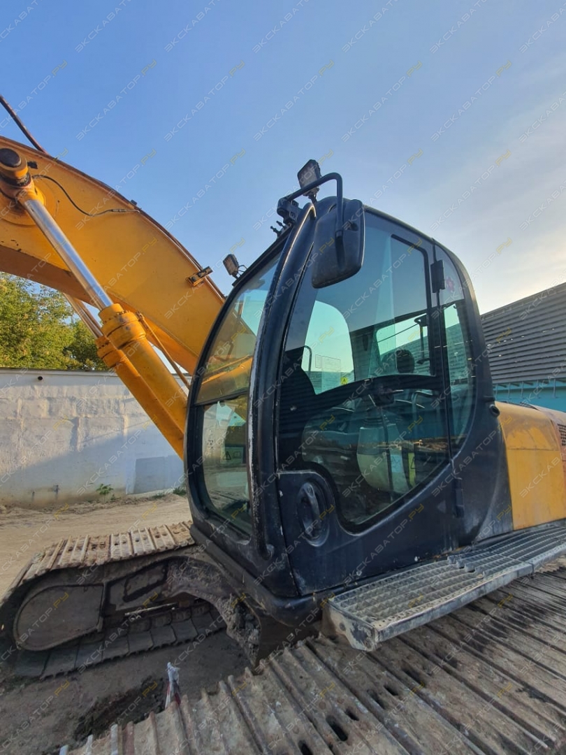 JCB JS 260LC [4]