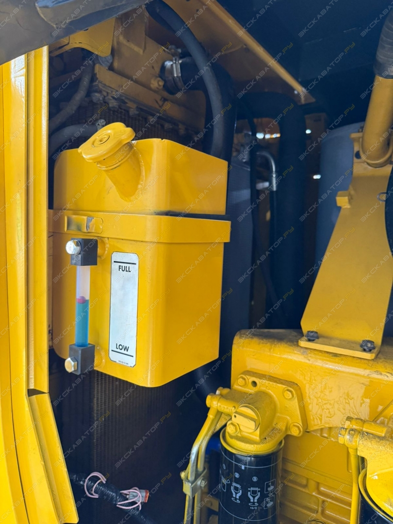 Komatsu D275A-5 [28]