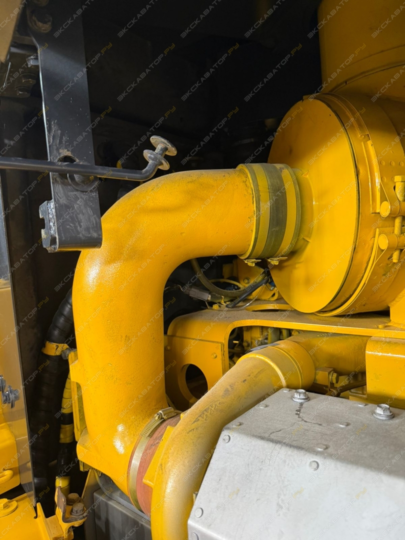 Komatsu D275A-5 [21]
