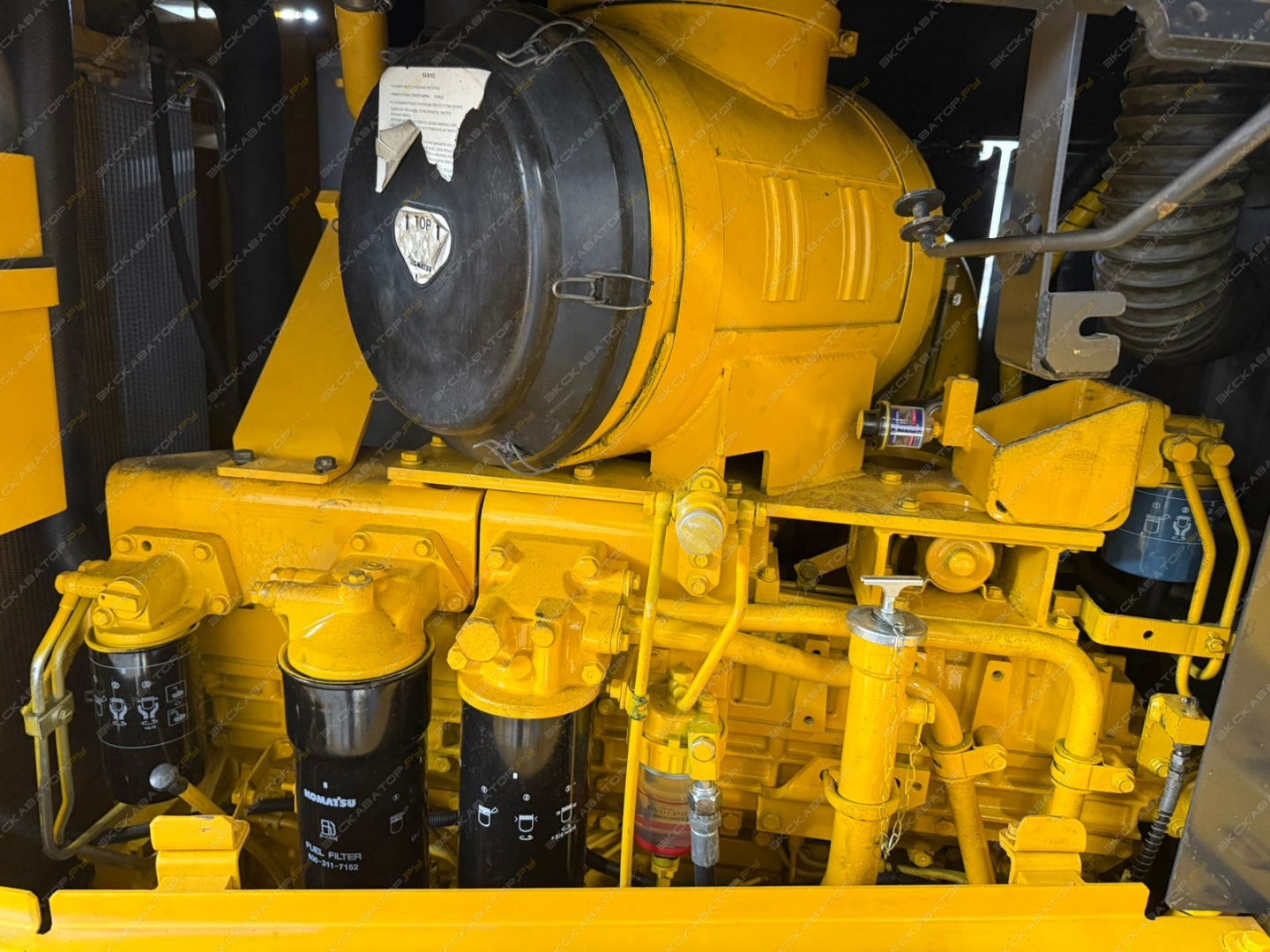 Komatsu D275A-5 [31]