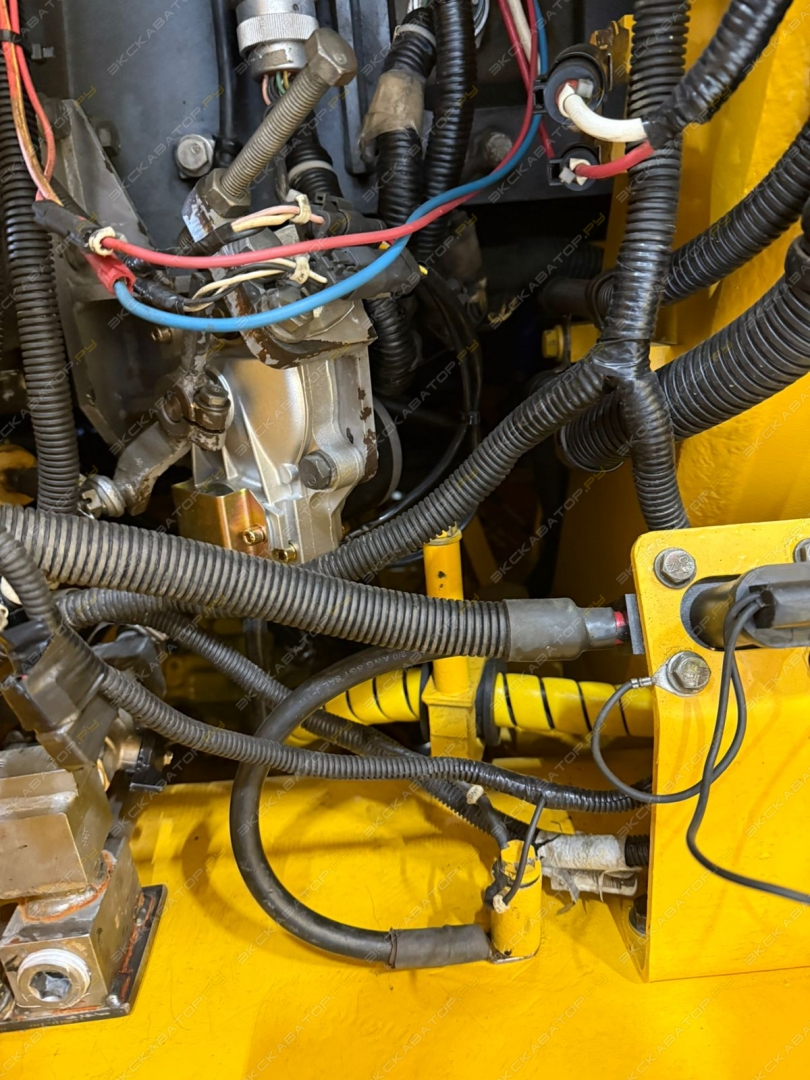 Komatsu D275A-5 [38]