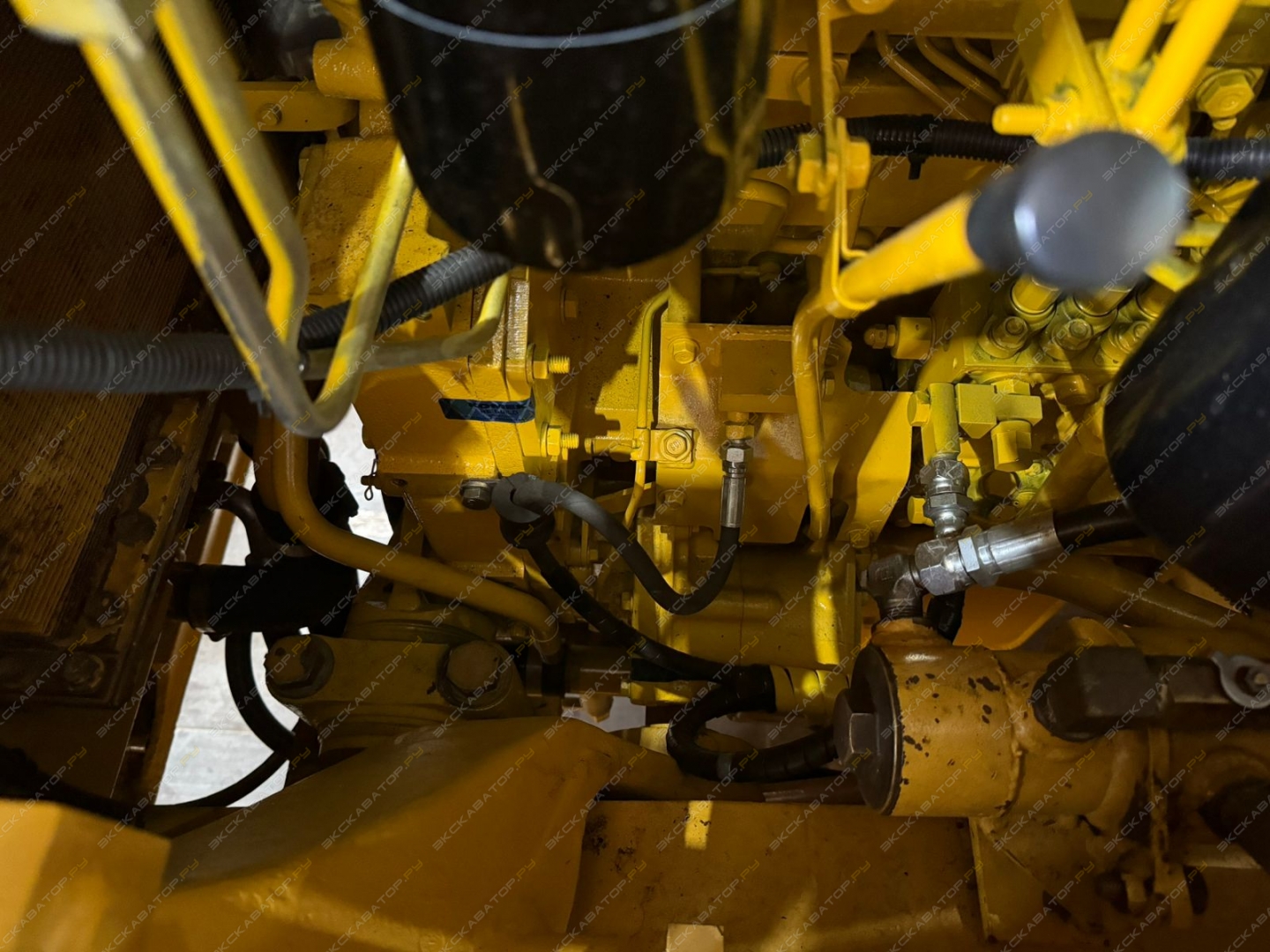 Komatsu D275A-5 [32]