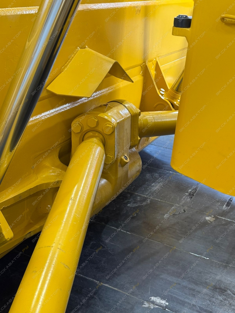 Komatsu D275A-5 [49]
