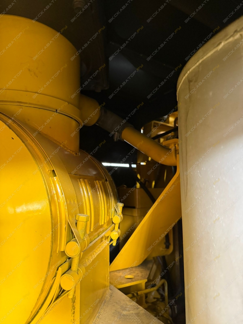 Komatsu D275A-5 [20]