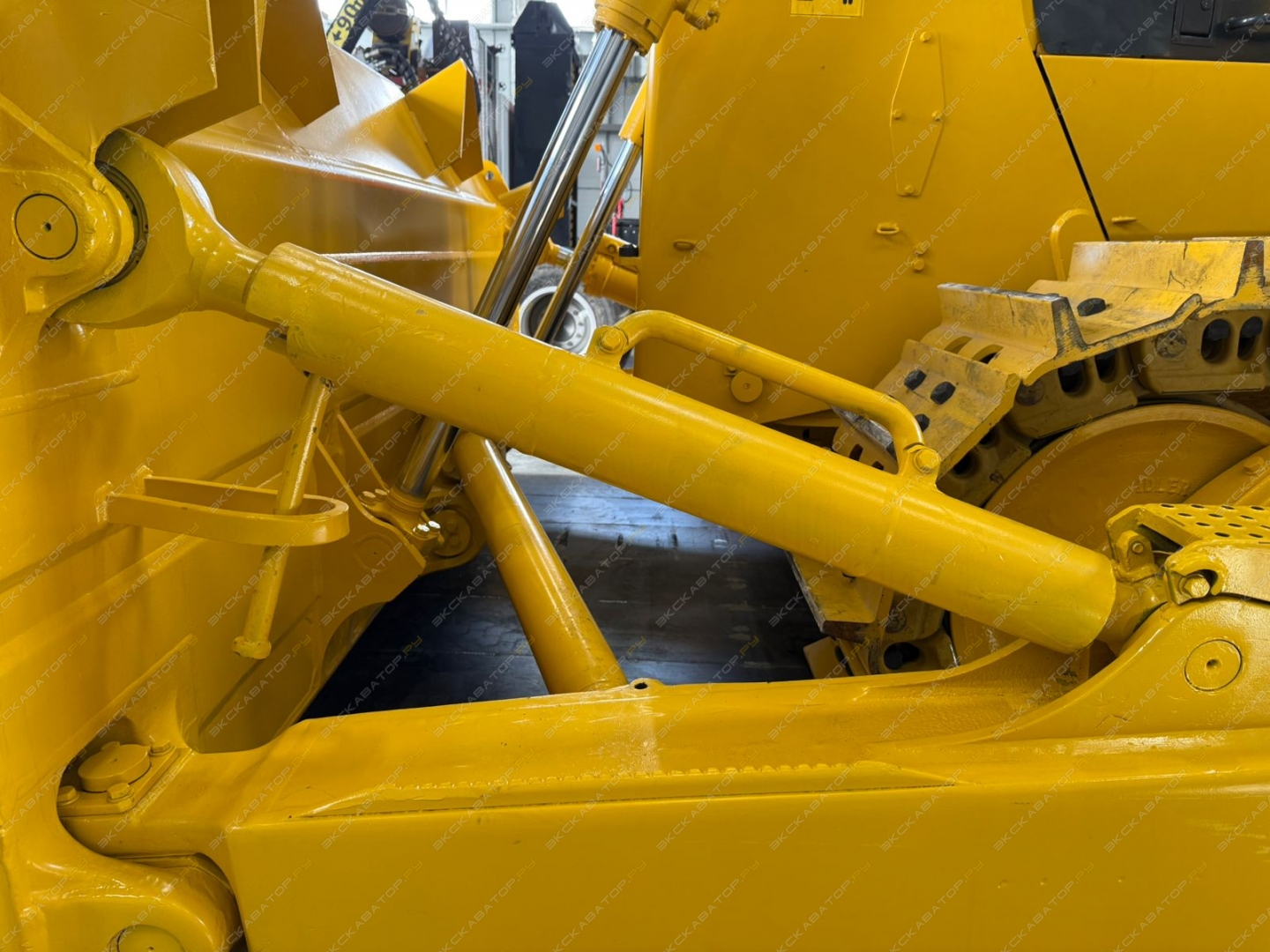 Komatsu D275A-5 [48]