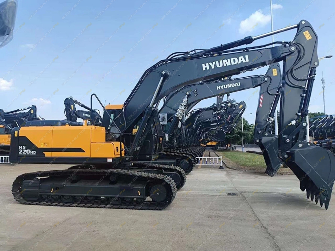 Hyundai HX220 [1]