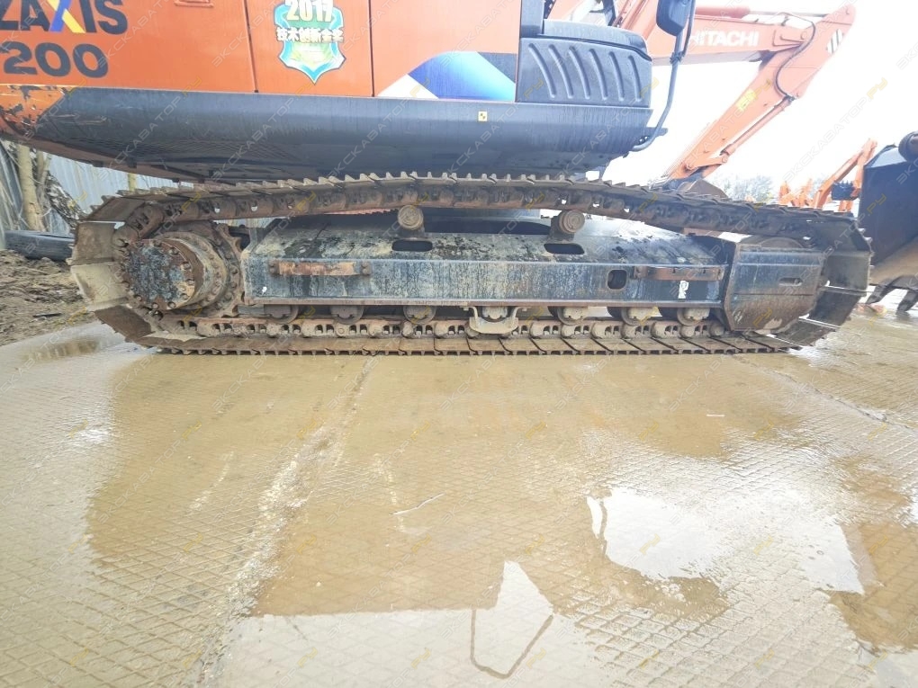 Hitachi ZX200-5 [29]