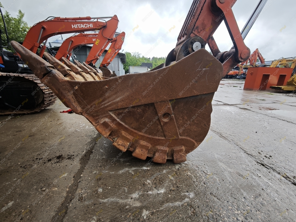 Hitachi ZX330-5A [12]