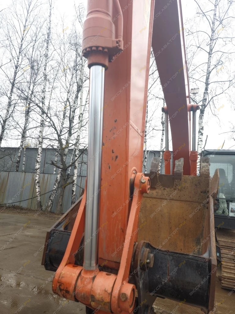 Hitachi ZX200-5 [26]