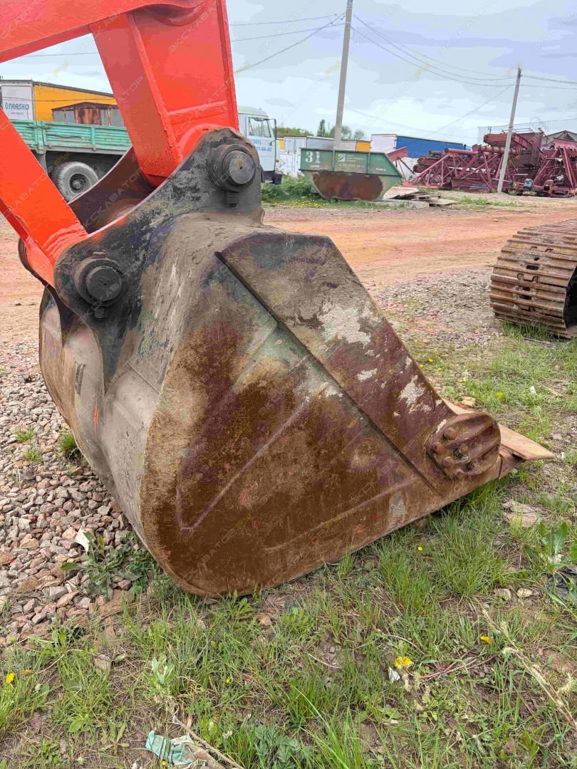 Hitachi ZX240LC [24]