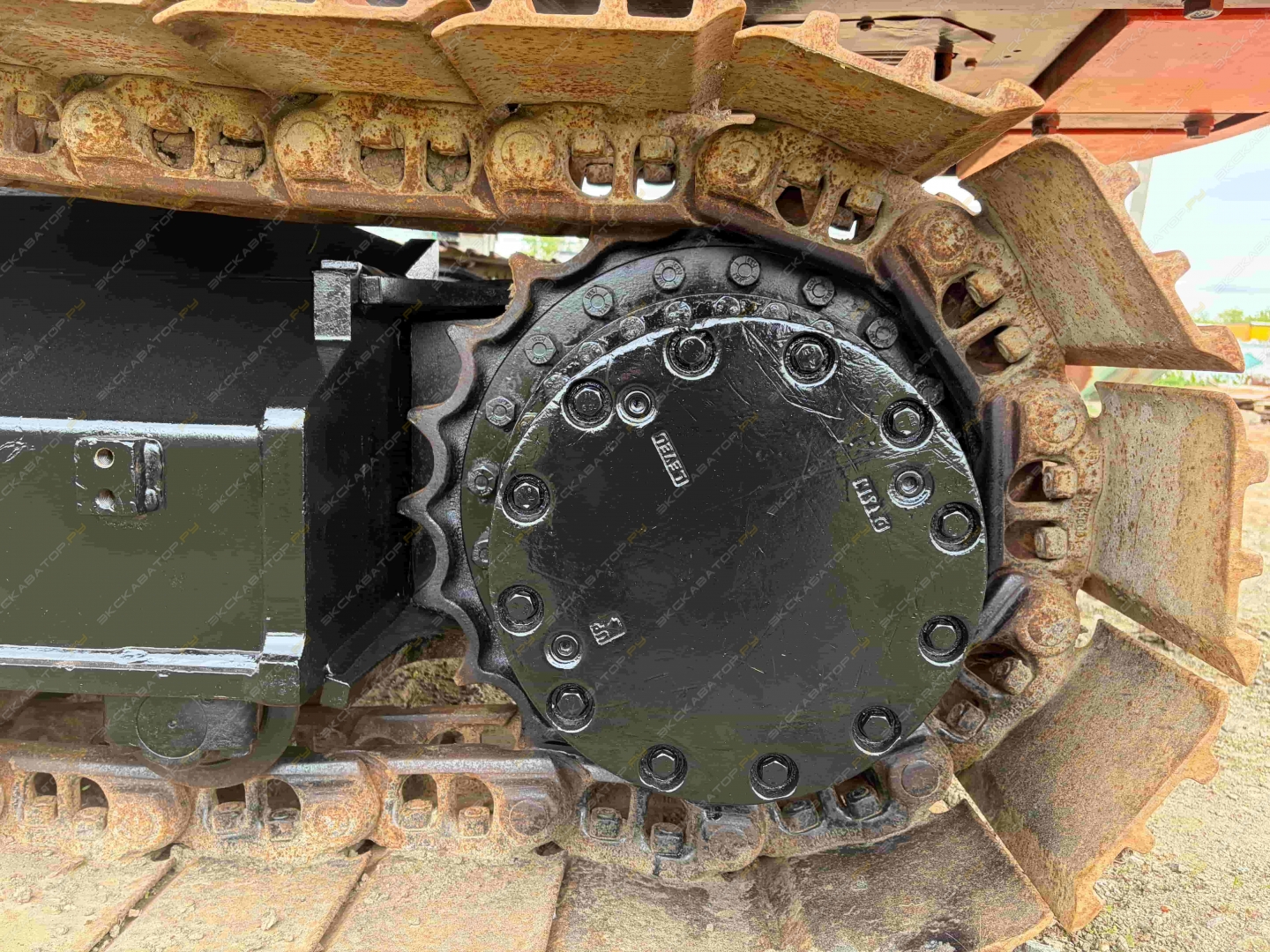 Hitachi ZX240LC [29]