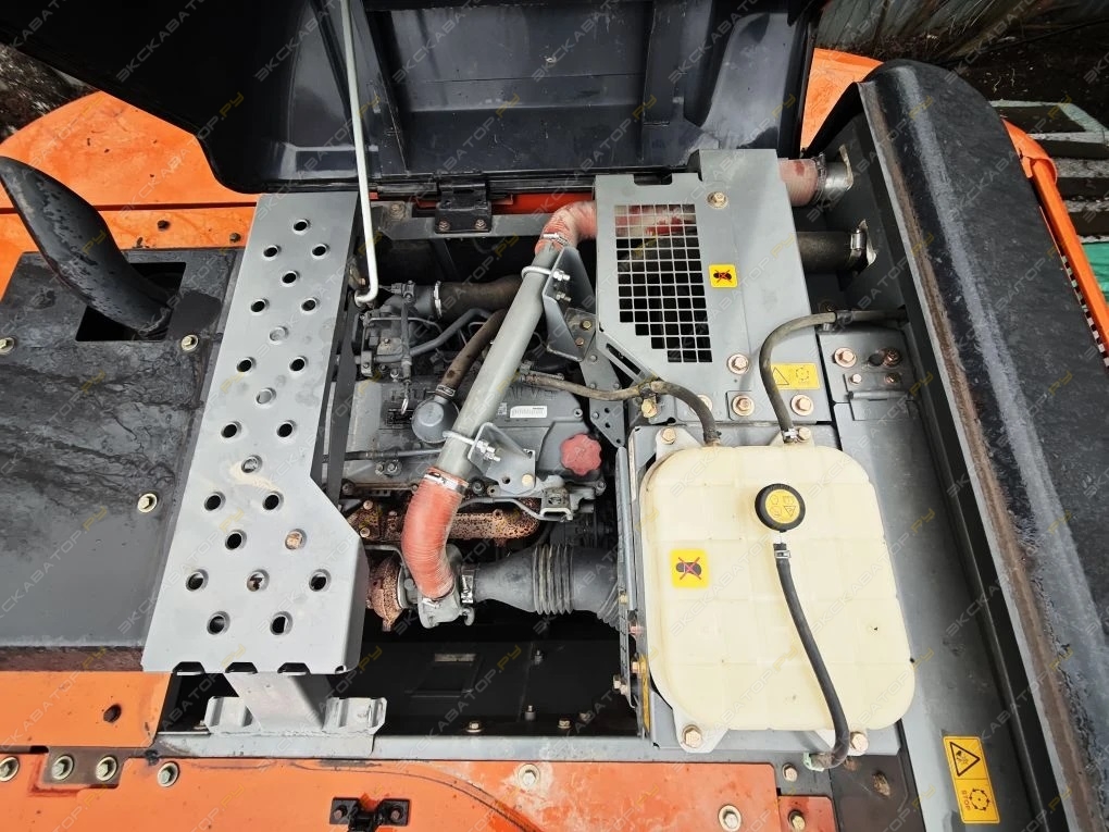 Hitachi ZX240LC [15]