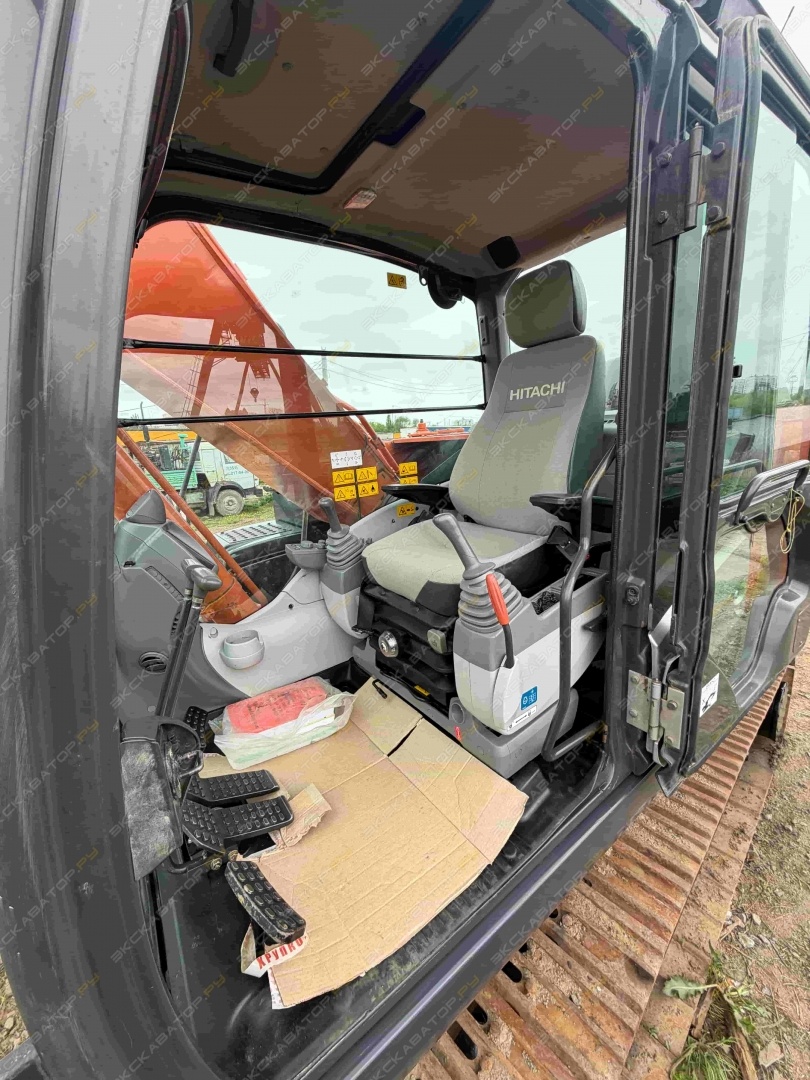 Hitachi ZX240LC [9]