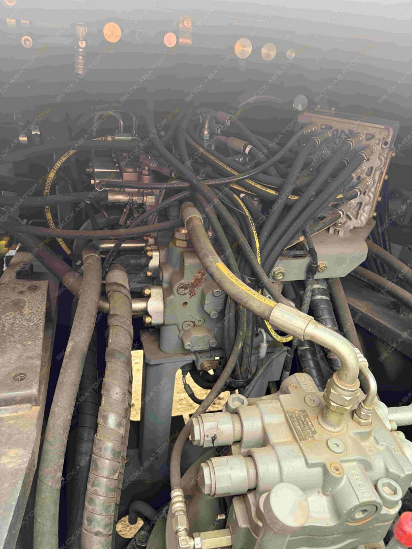 Hitachi ZX240LC [12]
