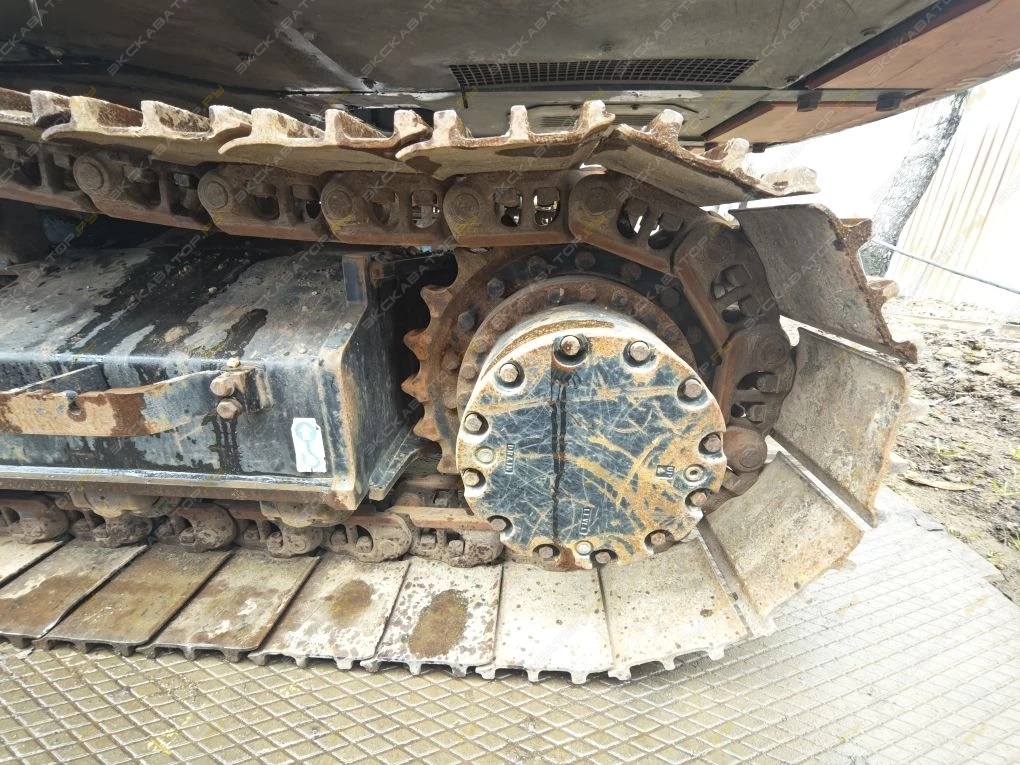Hitachi ZX200-5 [32]