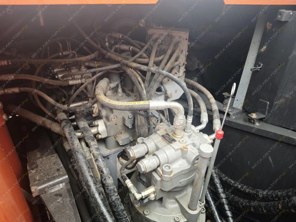 Hitachi ZX200-5 [14]