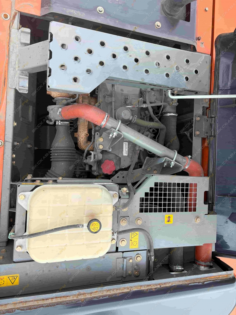 Hitachi ZX240LC [11]