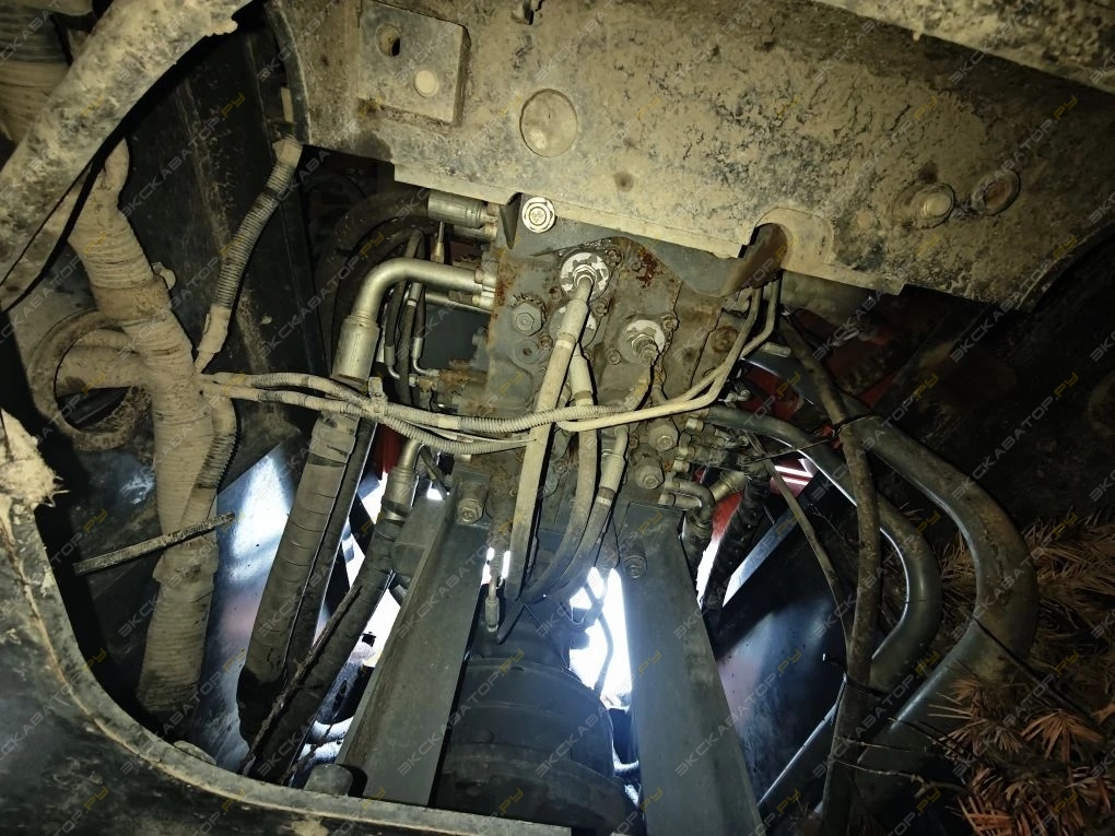 Hitachi ZX240LC [19]
