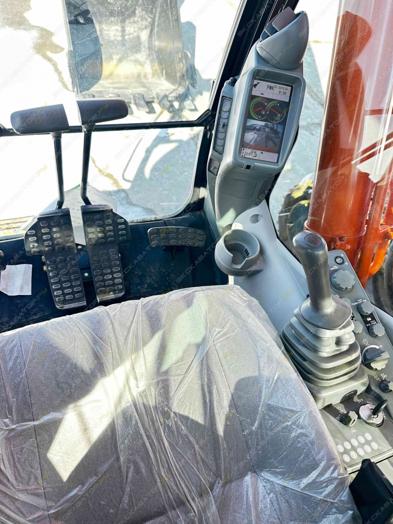 Hitachi ZX200-5 [9]