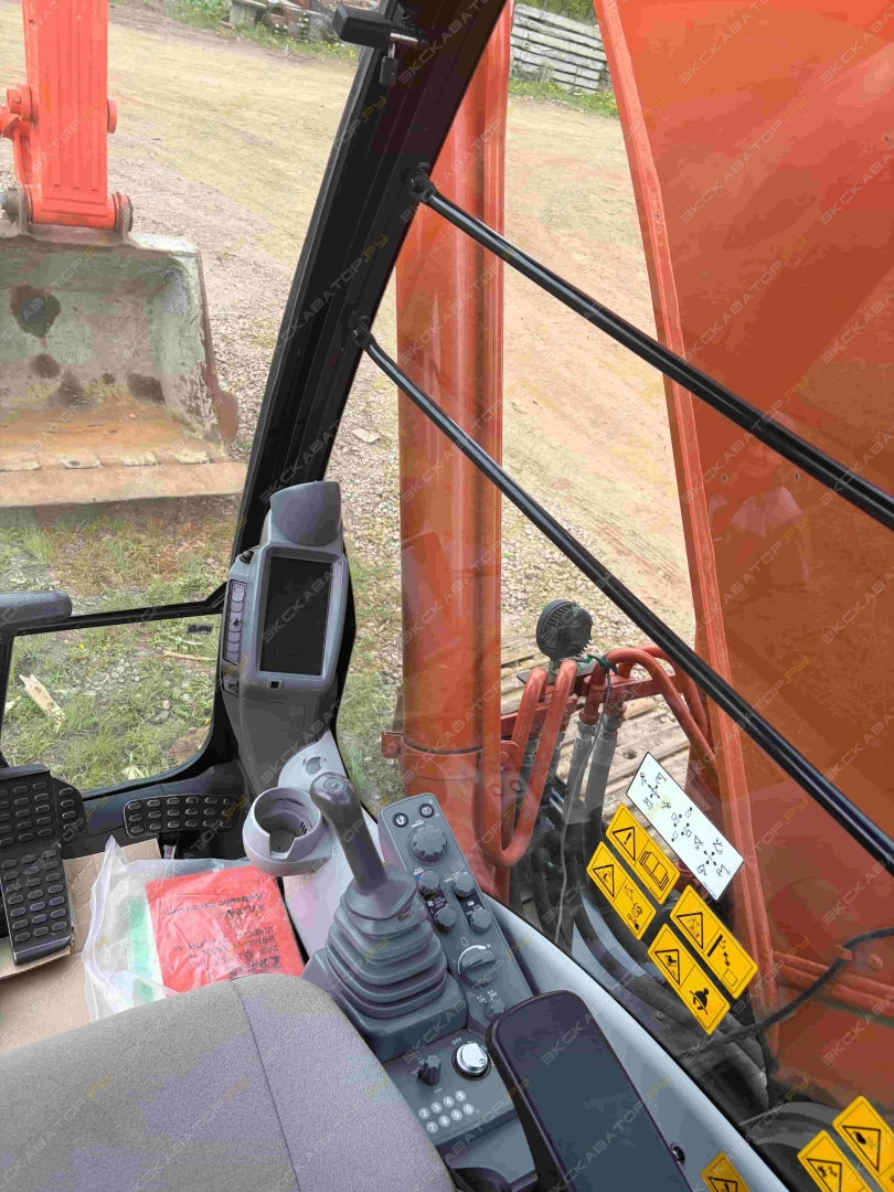 Hitachi ZX240LC [10]