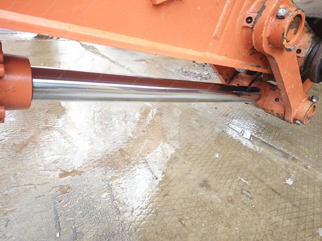 Hitachi ZX240LC [27]