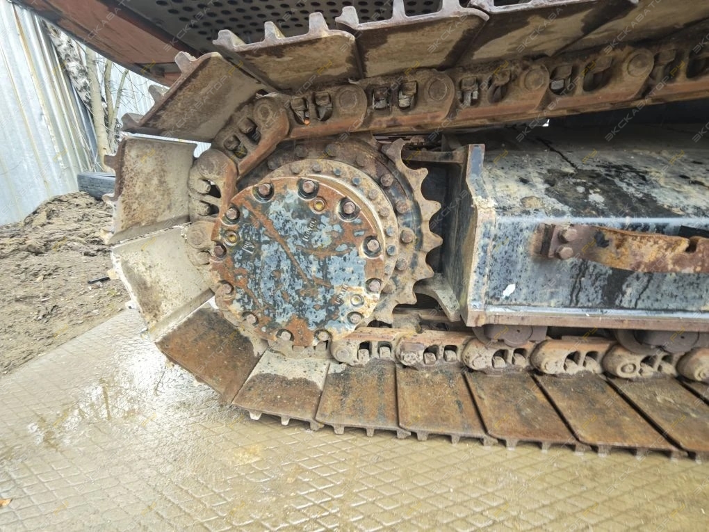 Hitachi ZX200-5 [31]