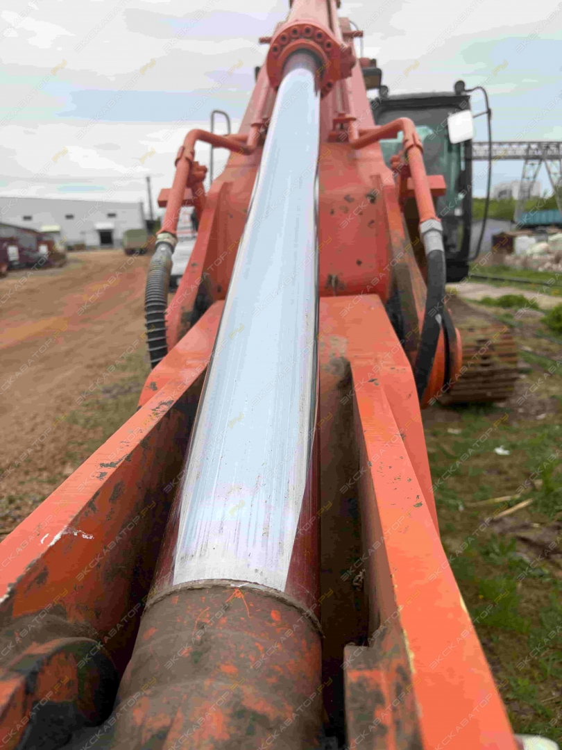Hitachi ZX240LC [15]