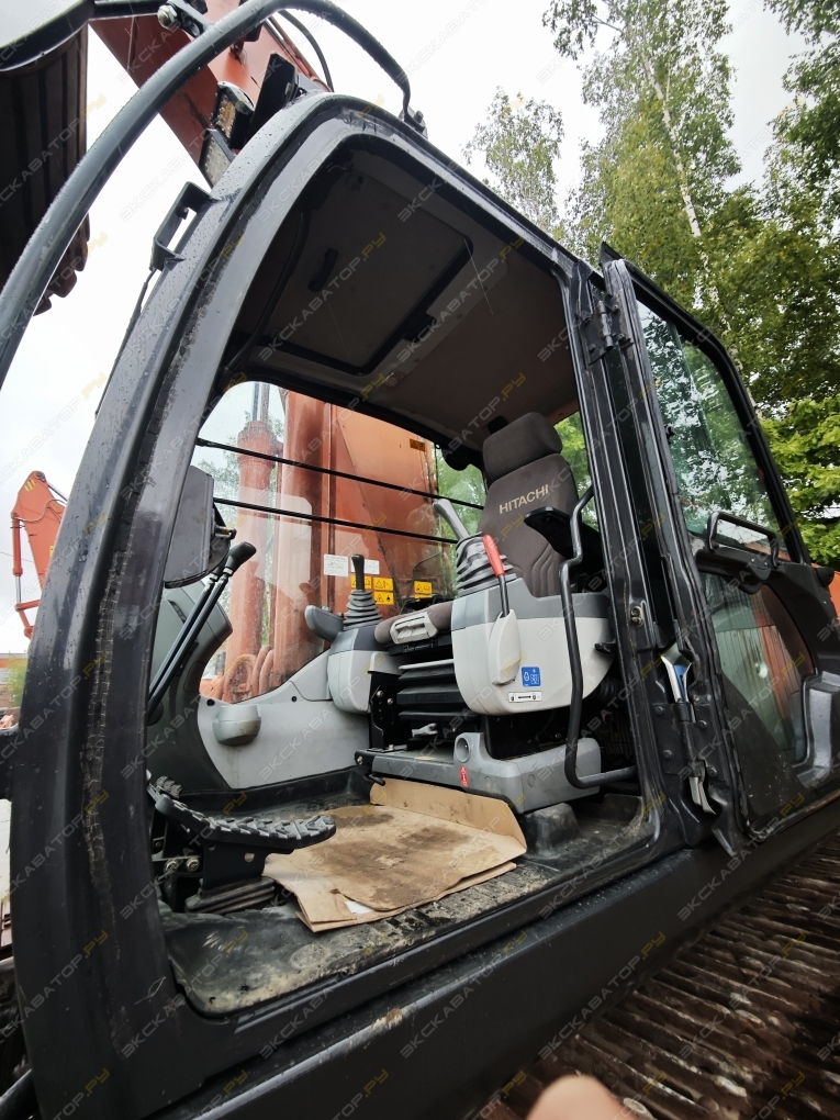 Hitachi ZX330-5A [9]