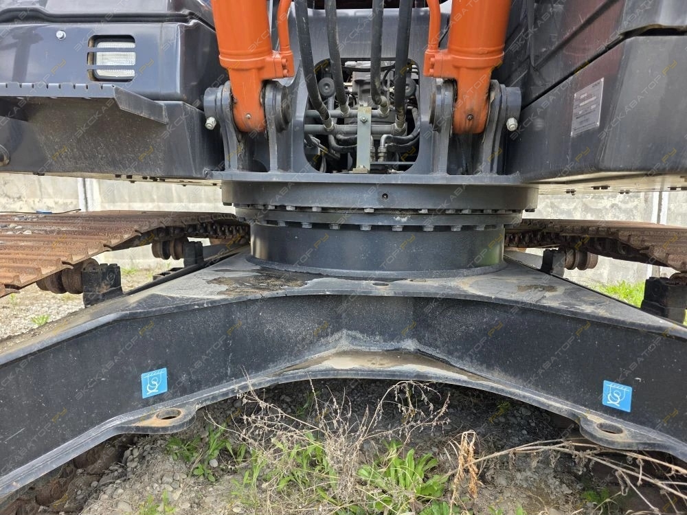 Hitachi ZX200-5 [11]